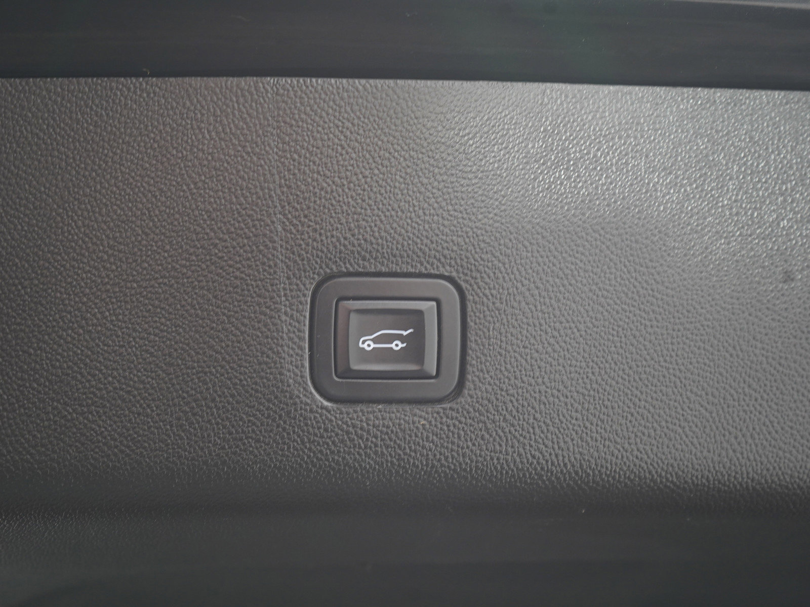 Used 2018 Chevrolet Traverse LT w/ LPO, Floor Liner Package image 11