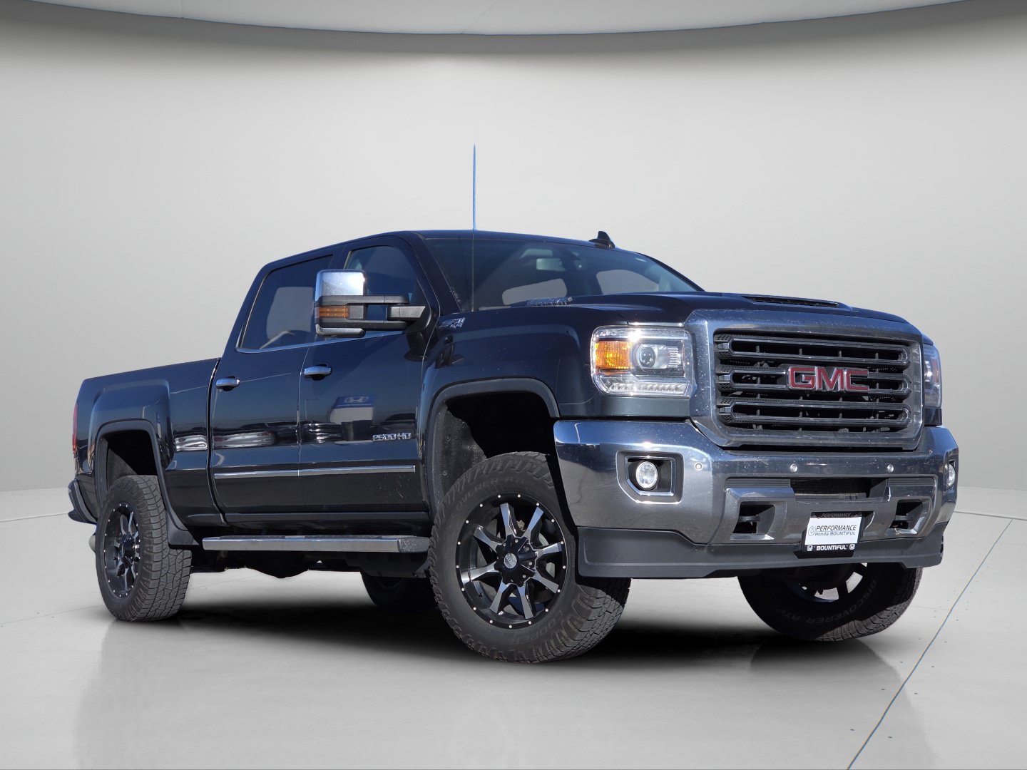 Used 2017 GMC Sierra 2500 SLT w/ Duramax Plus Package AWD/4WD image 2