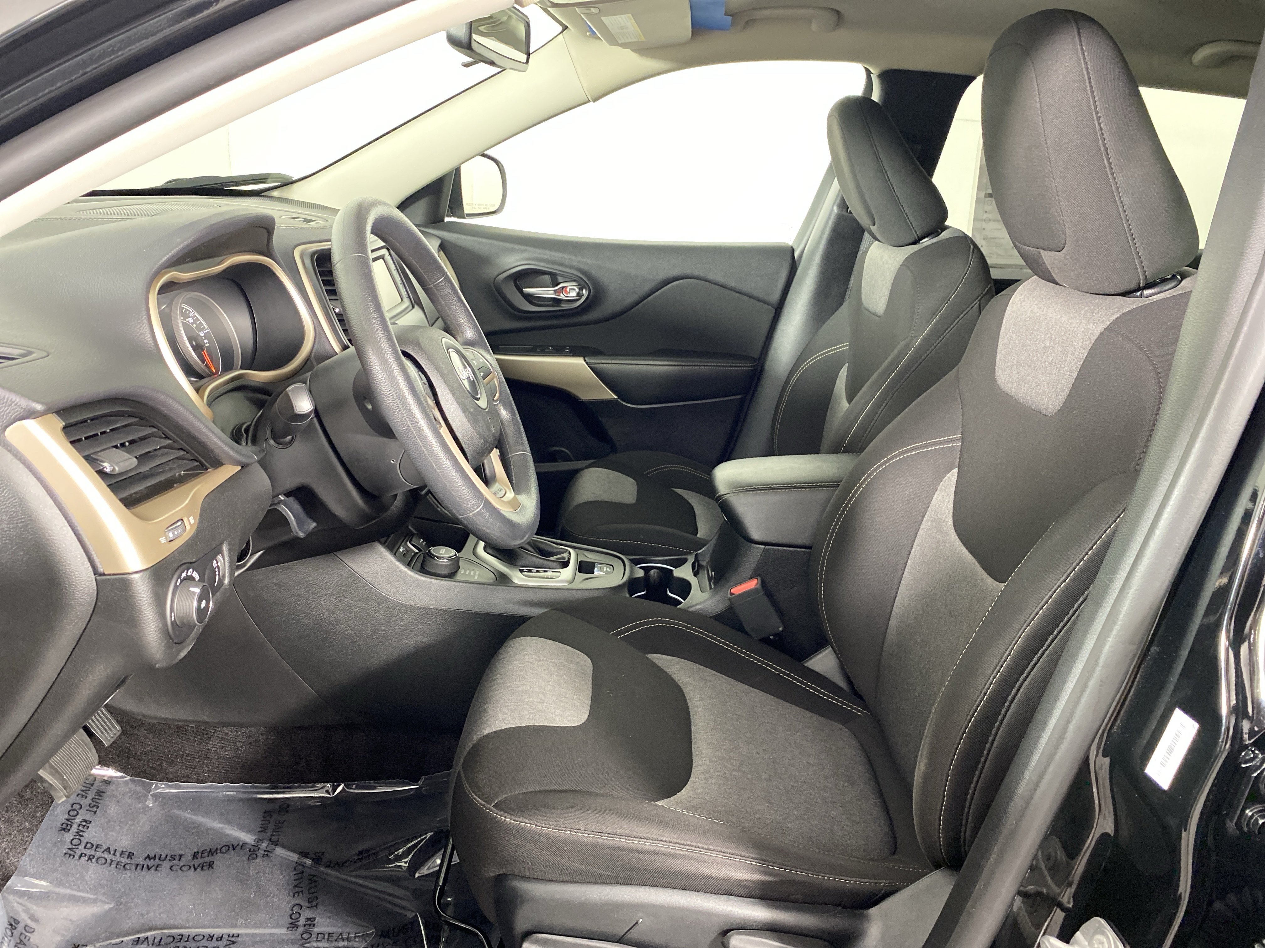 Used 2018 Jeep Cherokee Latitude w/ Safety Group AWD/4WD image 15