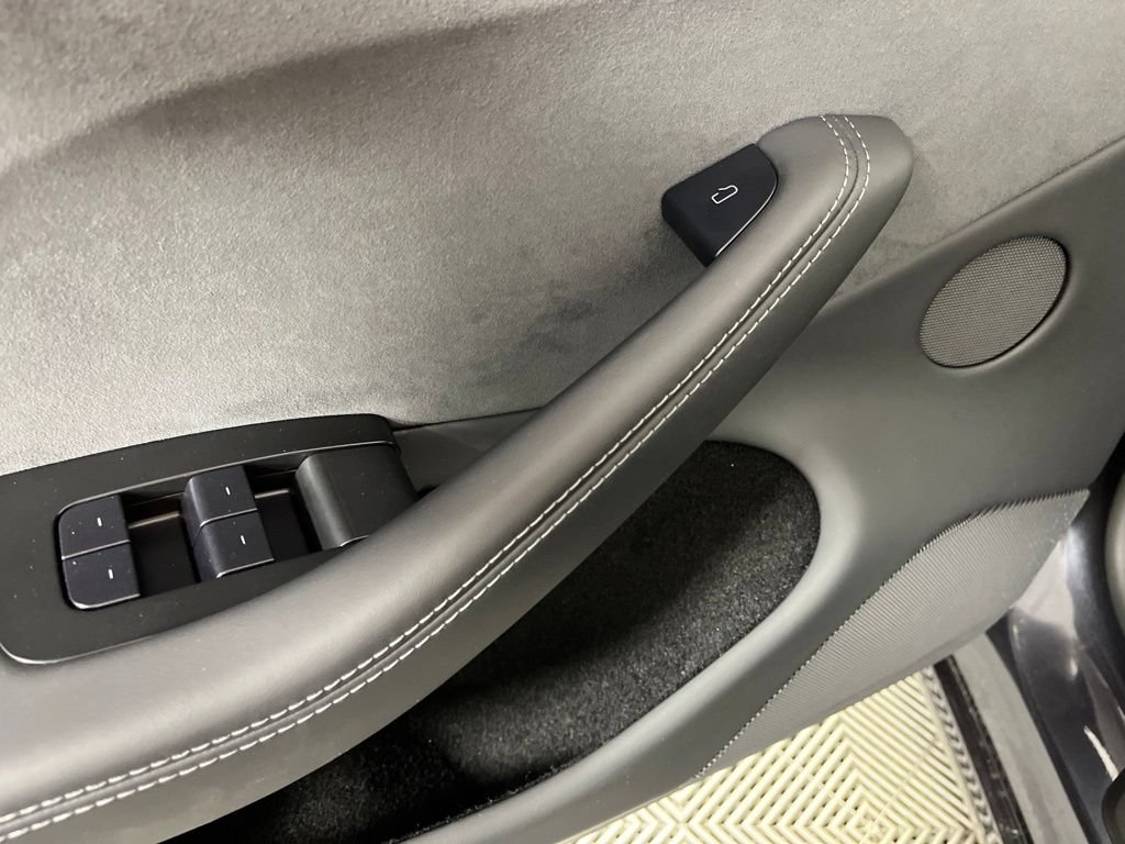 Used 2025 Tesla Model 3 Long Range AWD/4WD image 32