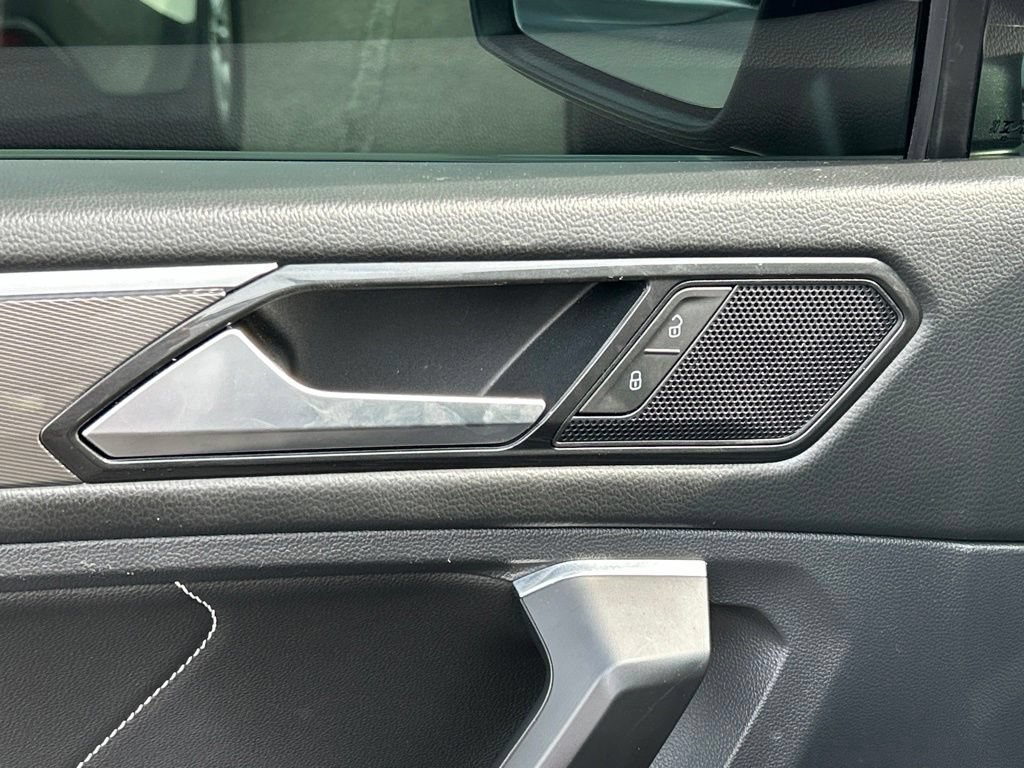 Certified 2023 Volkswagen Tiguan SE R-Line FWD image 18