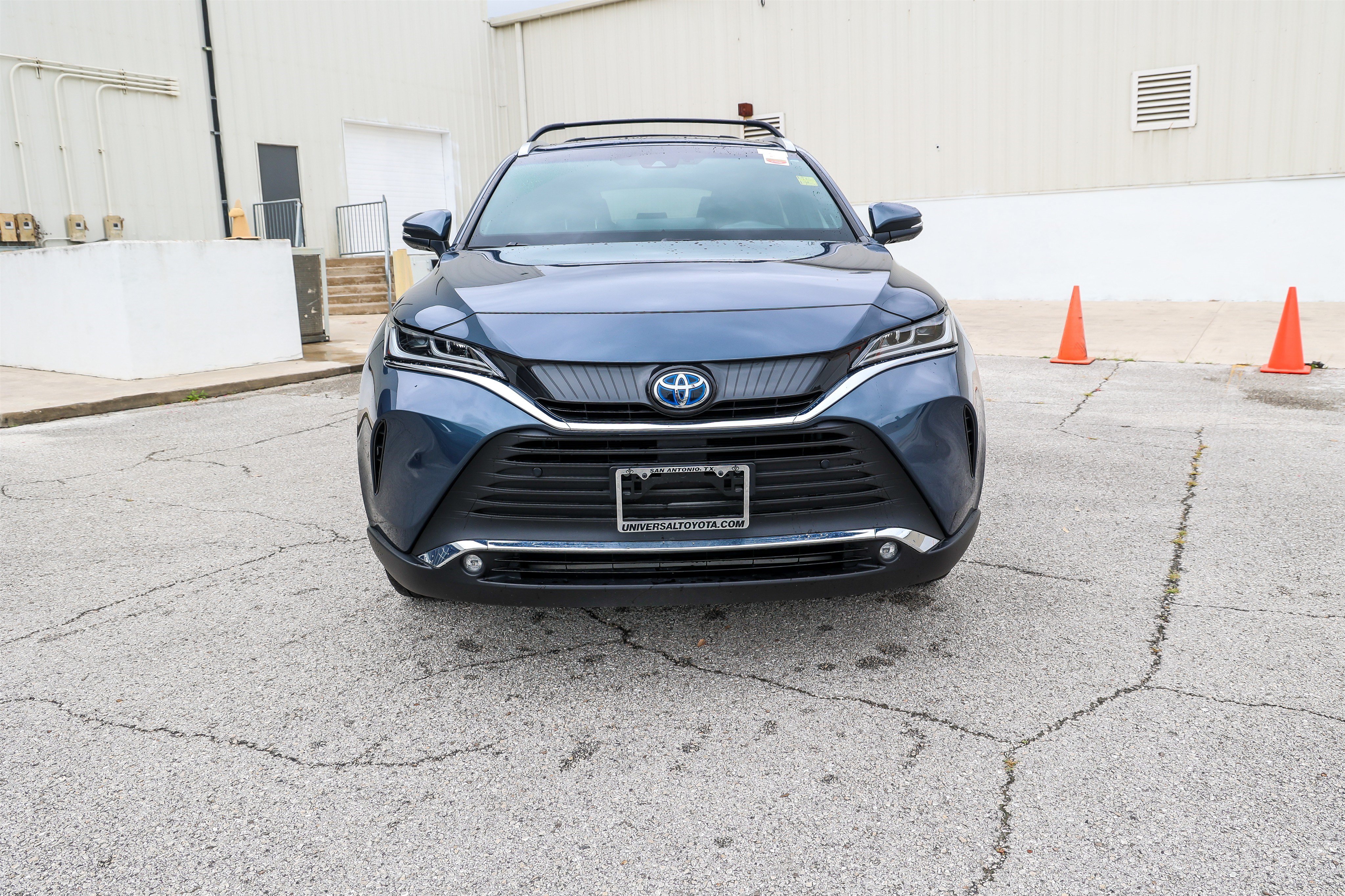 Certified 2024 Toyota Venza XLE AWD/4WD image 14
