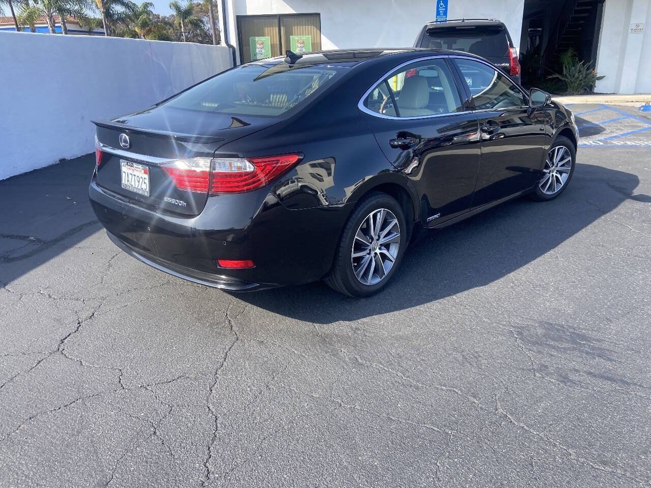 Used 2013 Lexus ES 300h w/ Luxury Pkg FWD image 21