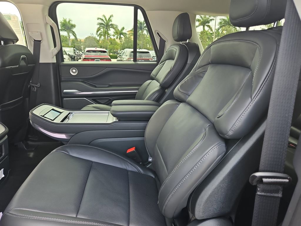 New 2025 Lincoln Navigator L Reserve image 13