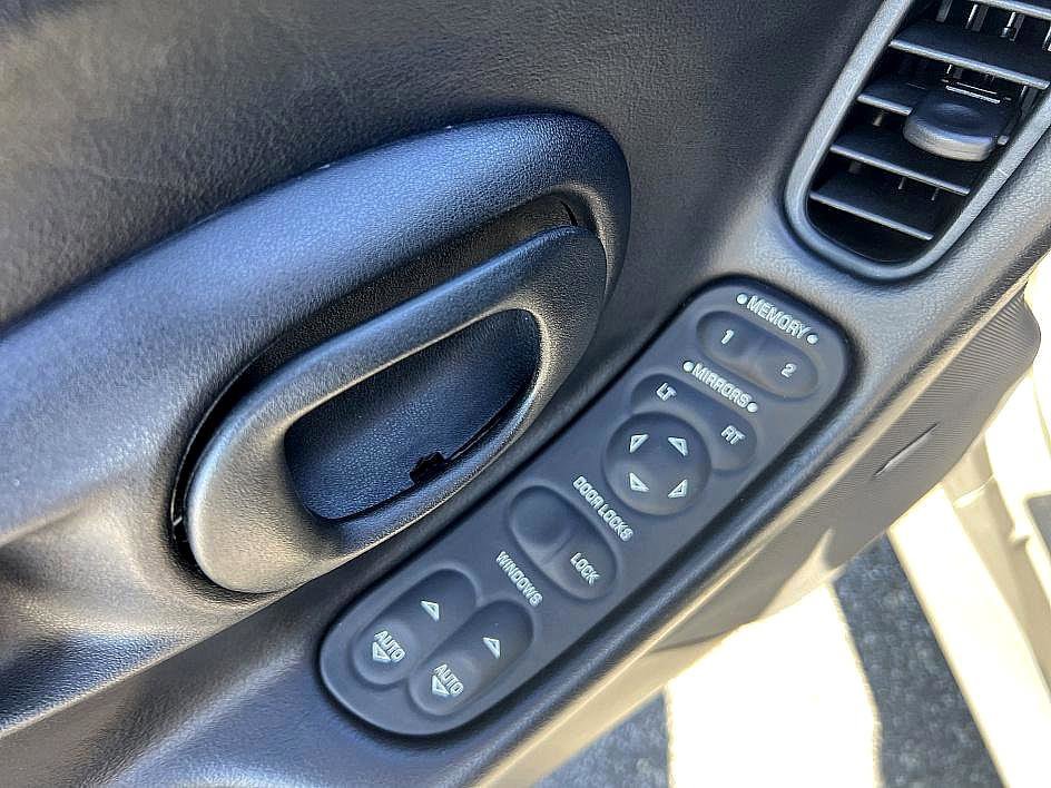 Used 2001 Chevrolet Corvette Convertible w/ Preferred Equipment Group2 image 21