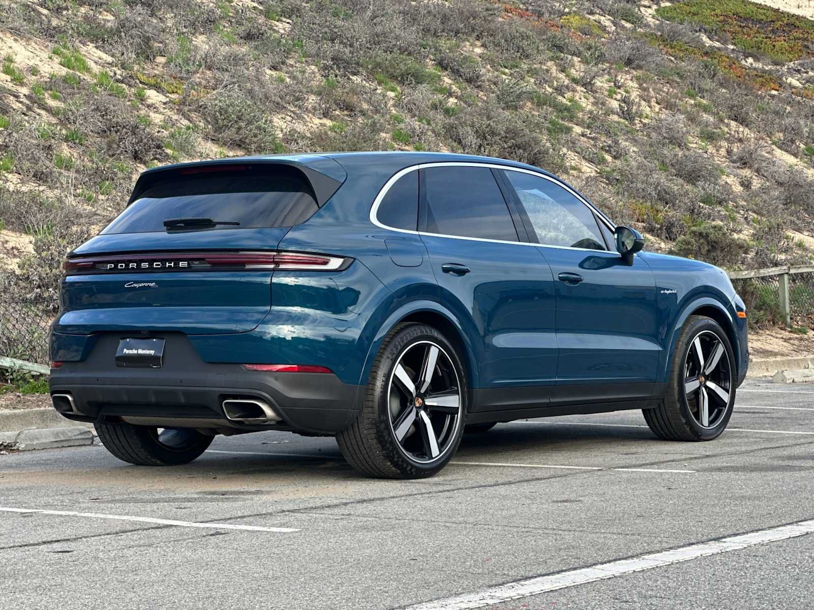 Used 2025 Porsche Cayenne E-Hybrid AWD/4WD image 7