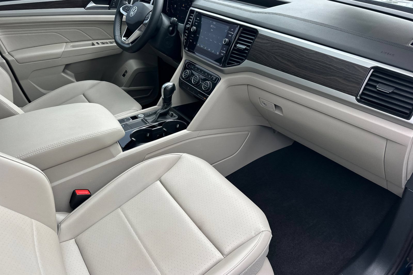 Used 2023 Volkswagen Atlas SE w/ Panoramic Sunroof Package FWD image 17