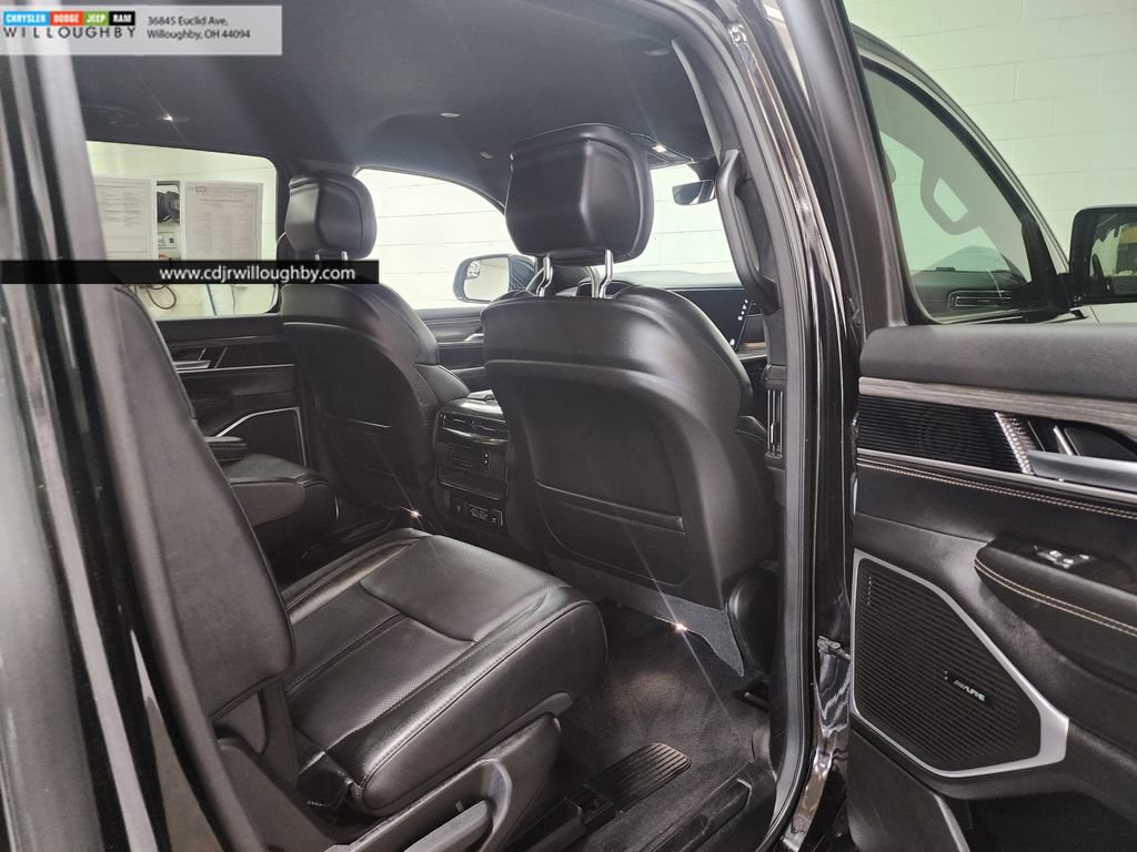 Used 2024 Jeep Wagoneer Series II AWD/4WD image 30