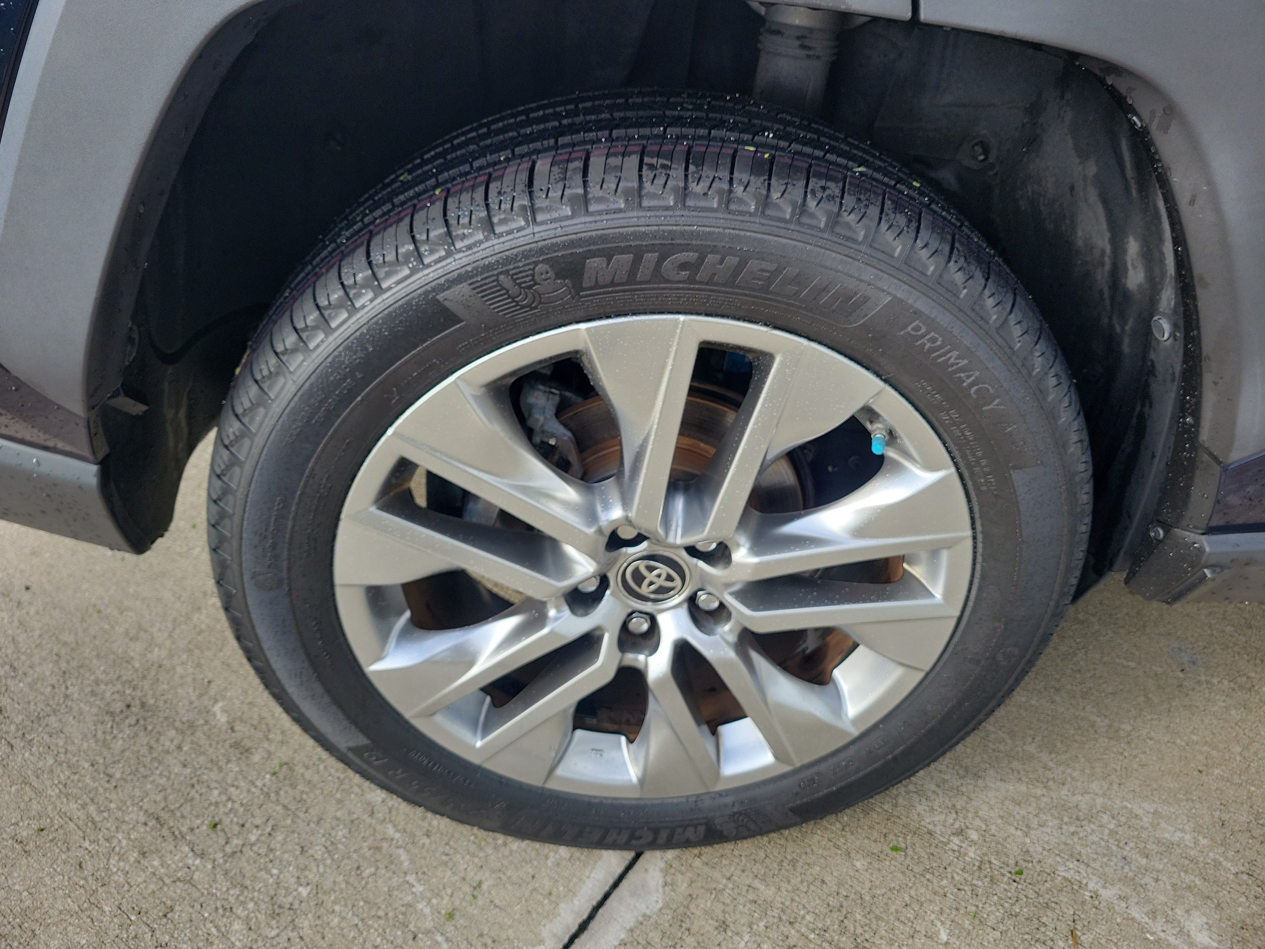 Used 2019 Toyota RAV4 XLE Premium FWD image 8