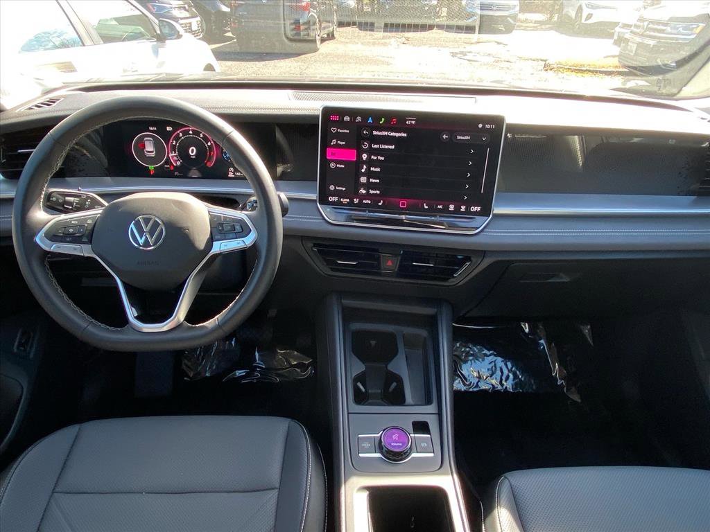 Used 2025 Volkswagen Tiguan SE image 11