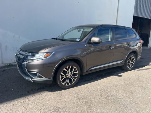 Used 2017 Mitsubishi Outlander SEL image 3