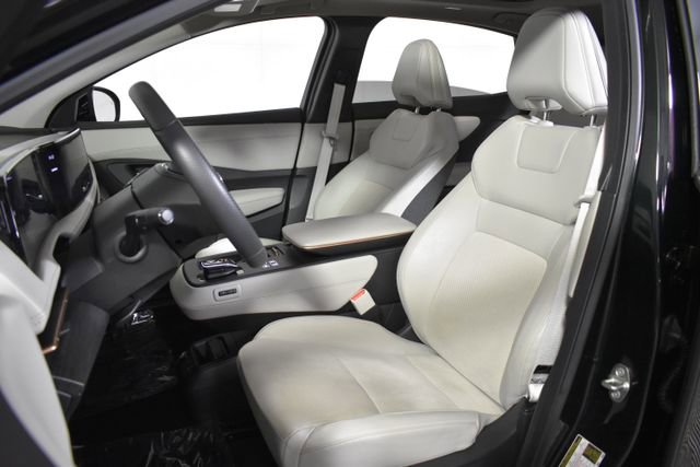 Used 2024 Nissan Ariya AWD image 9