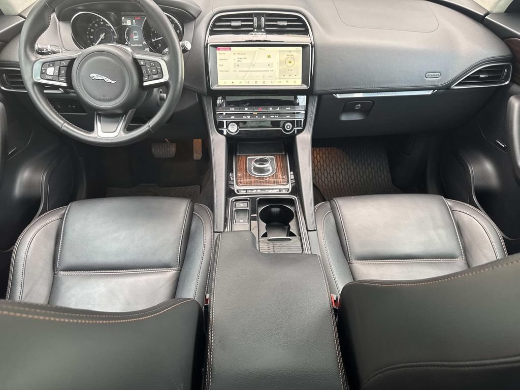 Certified 2020 Jaguar F-PACE Prestige AWD/4WD image 17
