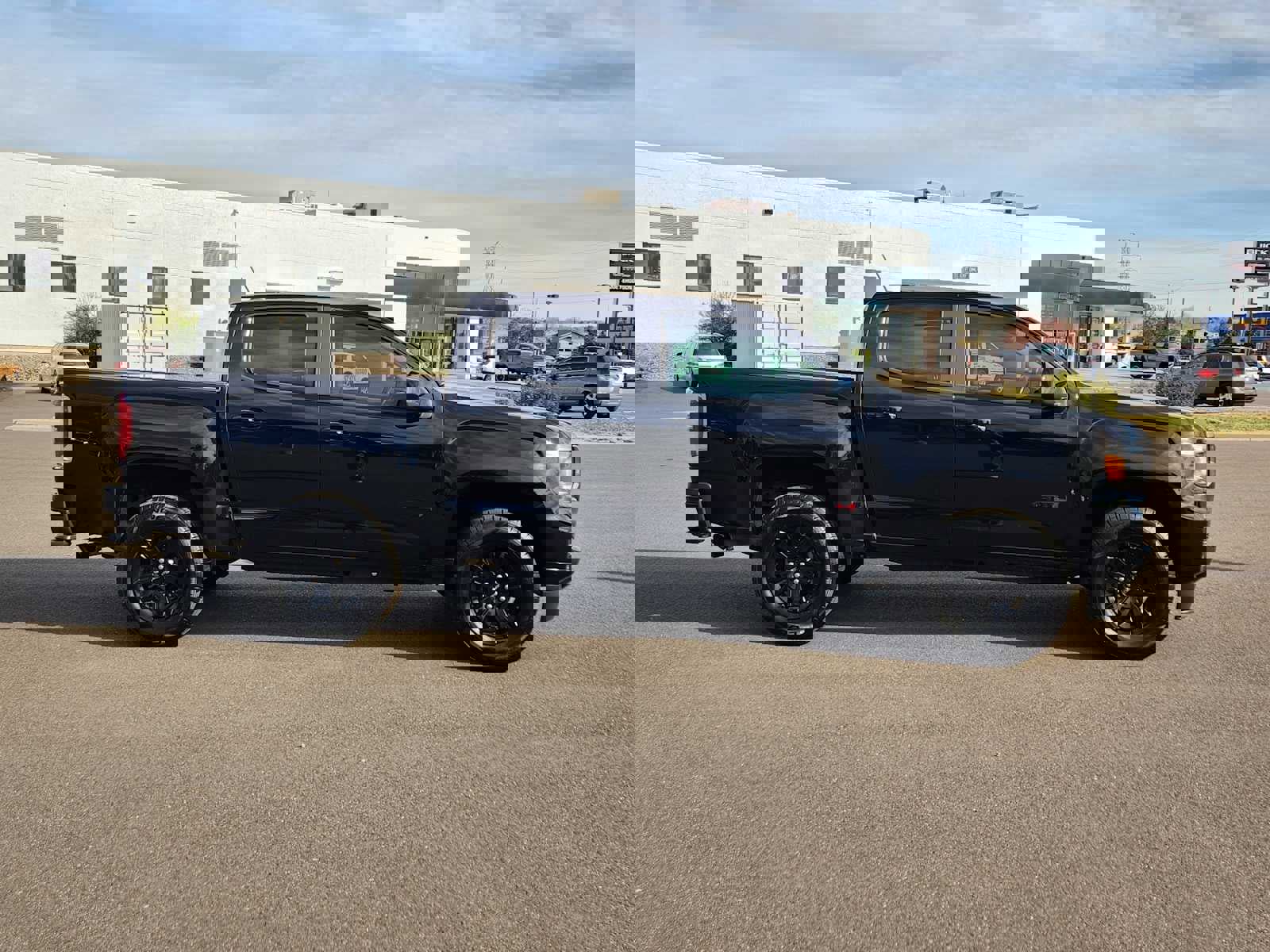 Used 2022 GMC Canyon AT4 image 2