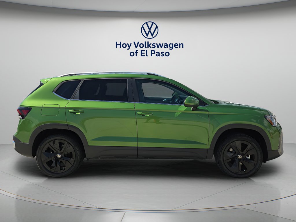 New 2026 Volkswagen Taos SE FWD image 2