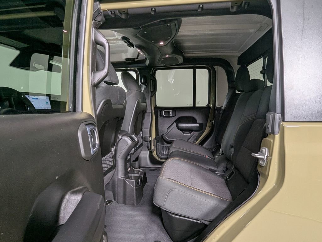 Used 2026 Jeep Gladiator Mojave AWD/4WD image 24