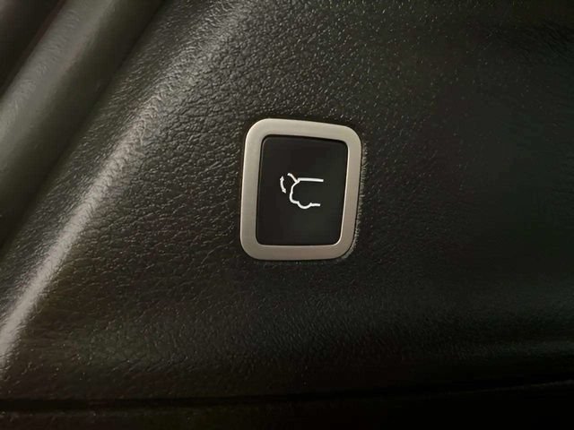 Used 2026 Chrysler Pacifica Limited FWD image 11