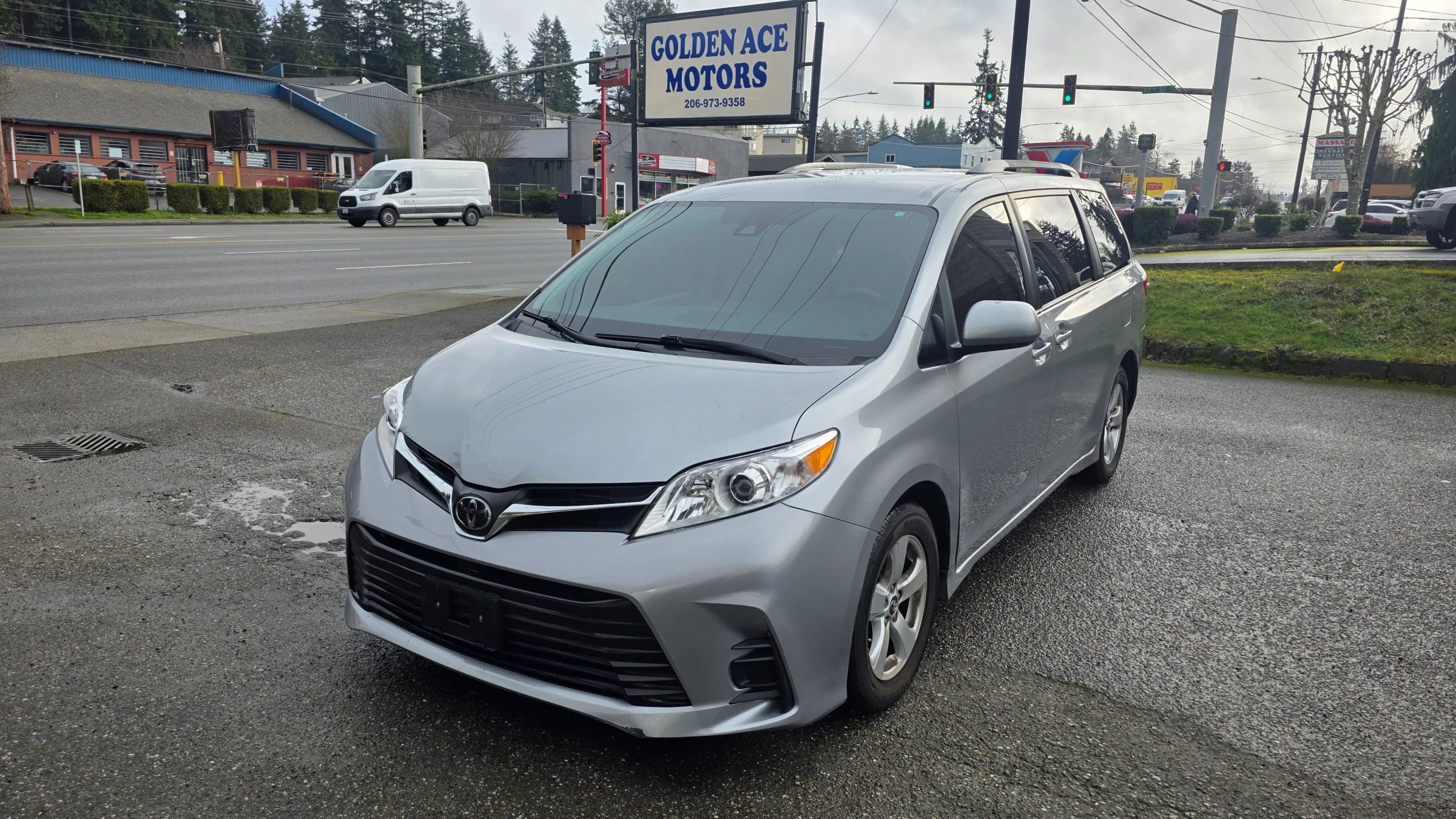 Used 2018 Toyota Sienna LE FWD image 1