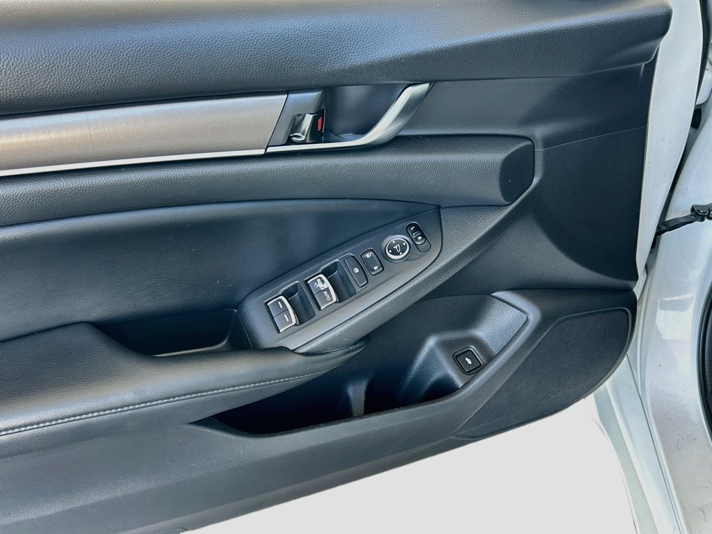 Used 2018 Honda Accord LX image 17