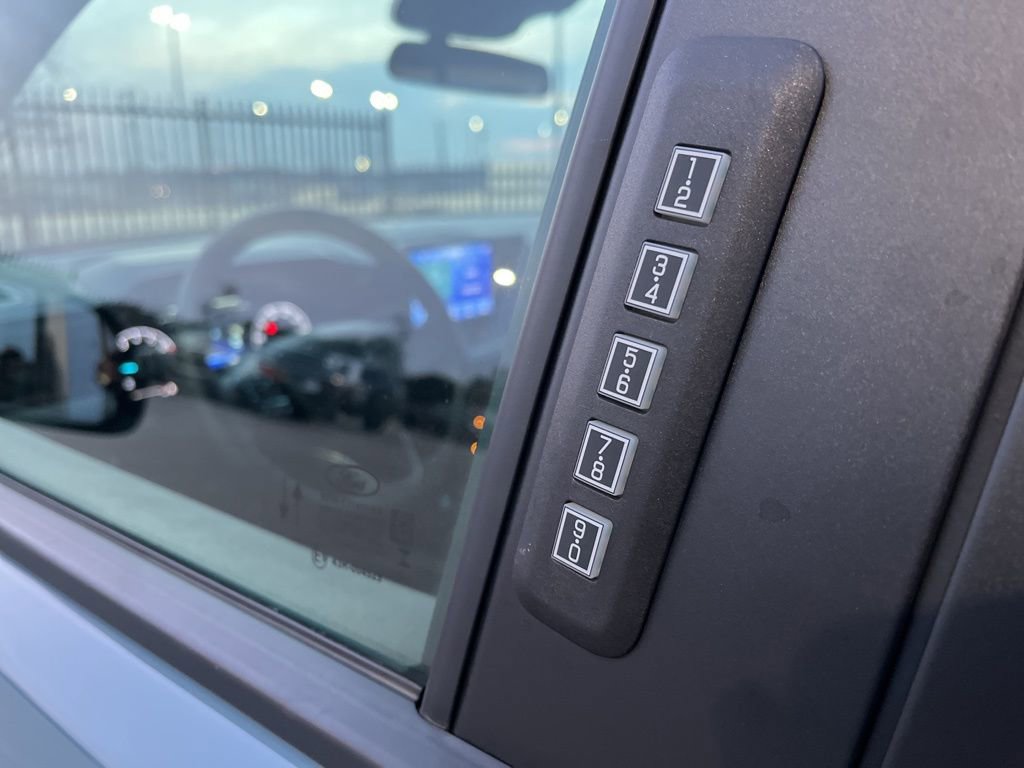 Used 2023 Ford Maverick Lariat w/ Lariat Luxury Package image 10