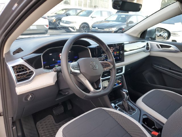 Certified 2025 Volkswagen Taos SE w/ Black Wheel Package FWD image 24