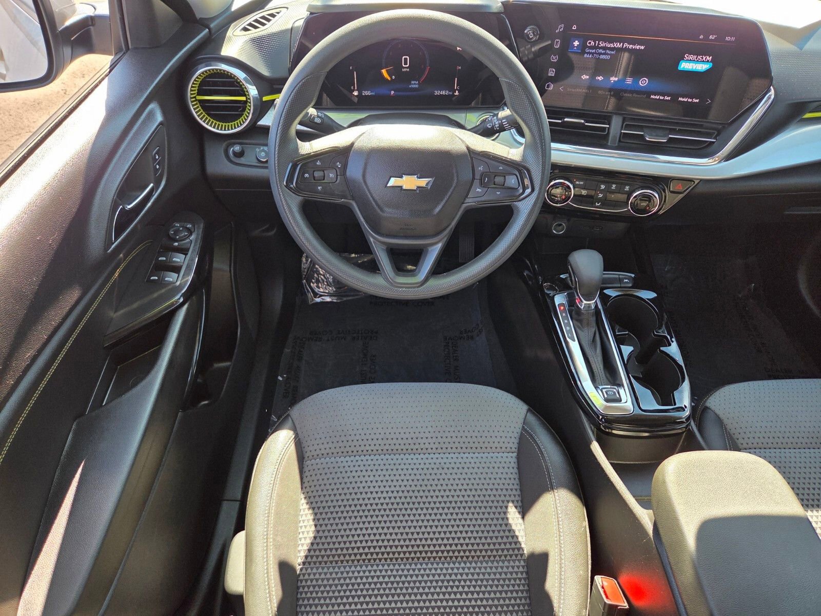 Used 2025 Chevrolet Trax LT FWD image 12