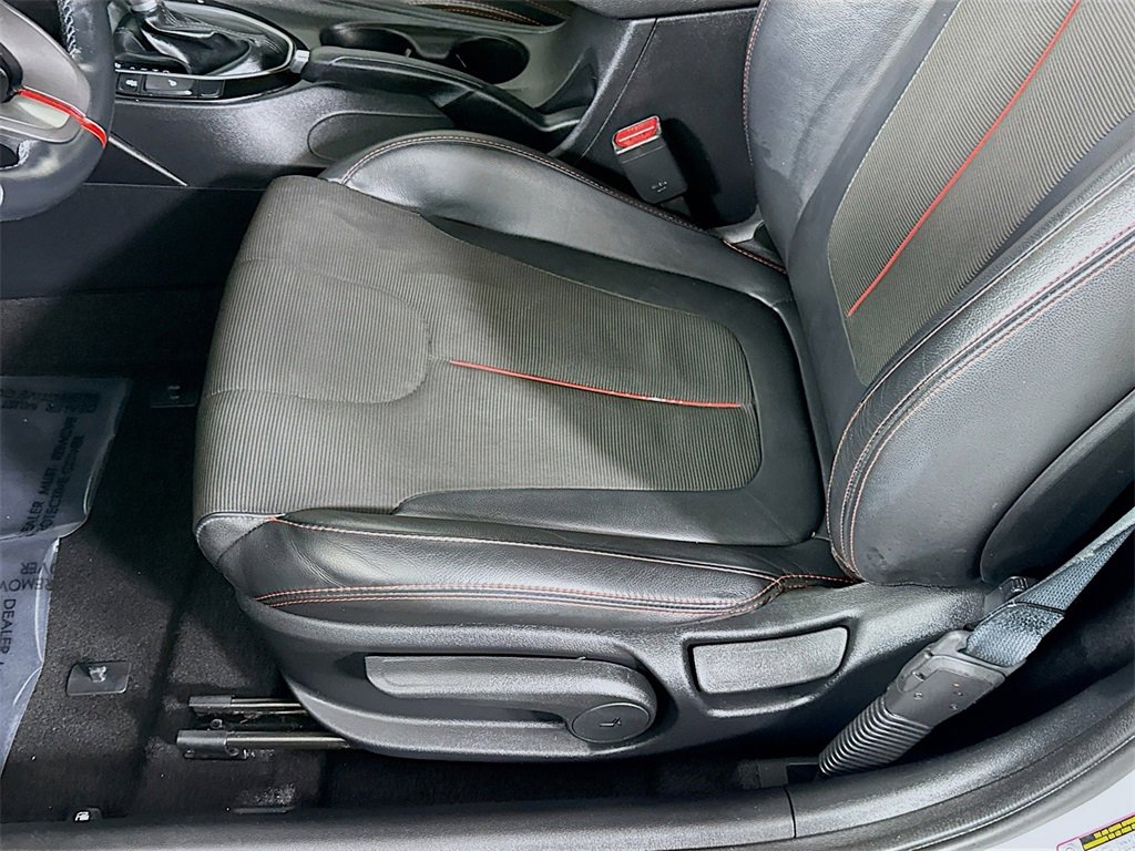 Used 2020 Hyundai Veloster 2.0 Premium image 25