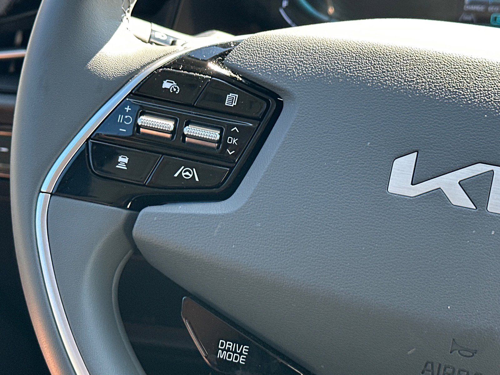 Certified 2025 Kia Niro EX Touring FWD image 11