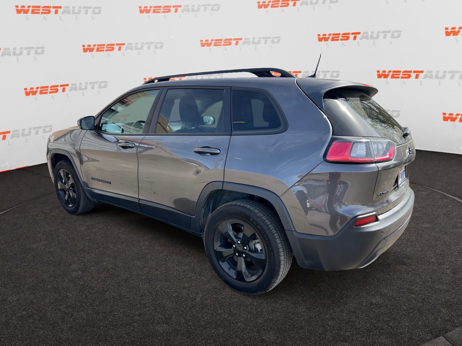 Used 2019 Jeep Cherokee Latitude Plus image 3