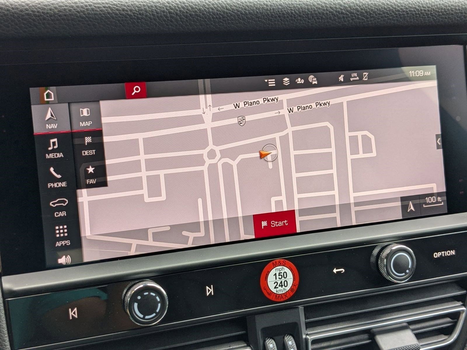 Certified 2025 Porsche Macan image 18