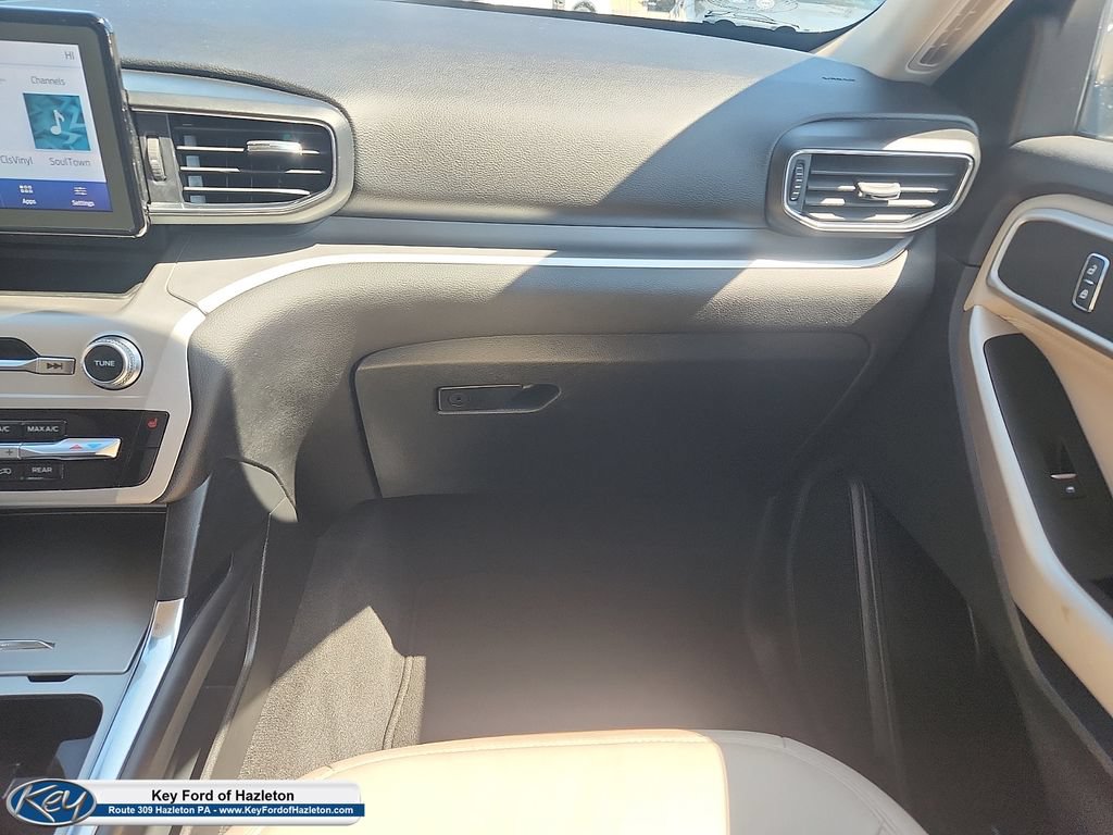 Used 2022 Ford Explorer XLT w/ Equipment Group 202A AWD/4WD image 11