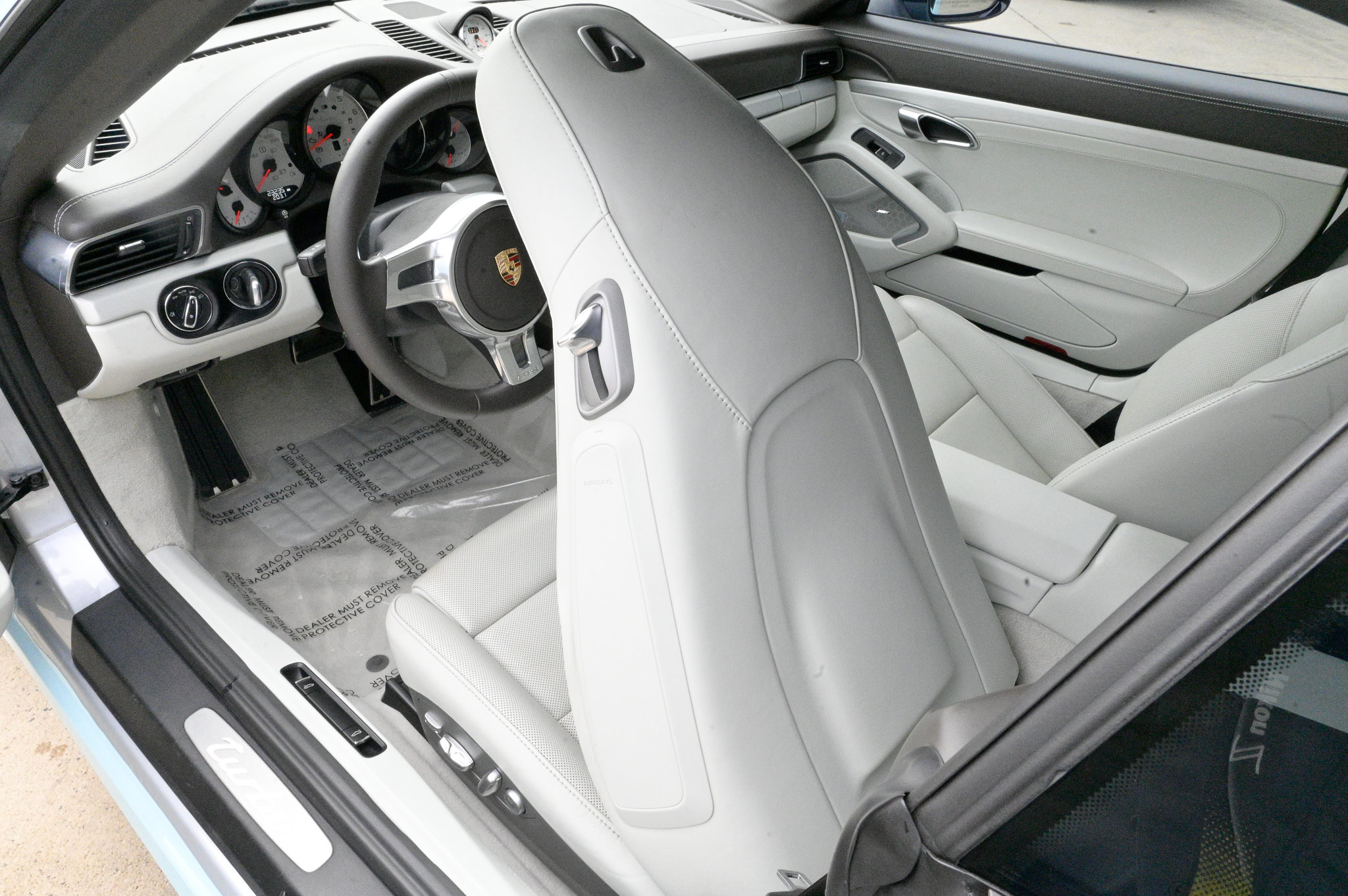 Used 2015 Porsche 911 Turbo image 23