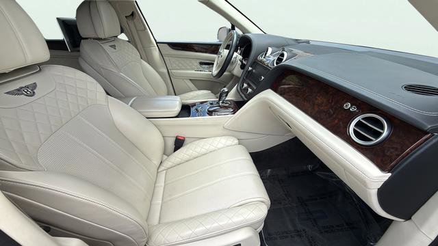 Used 2017 Bentley Bentayga image 22