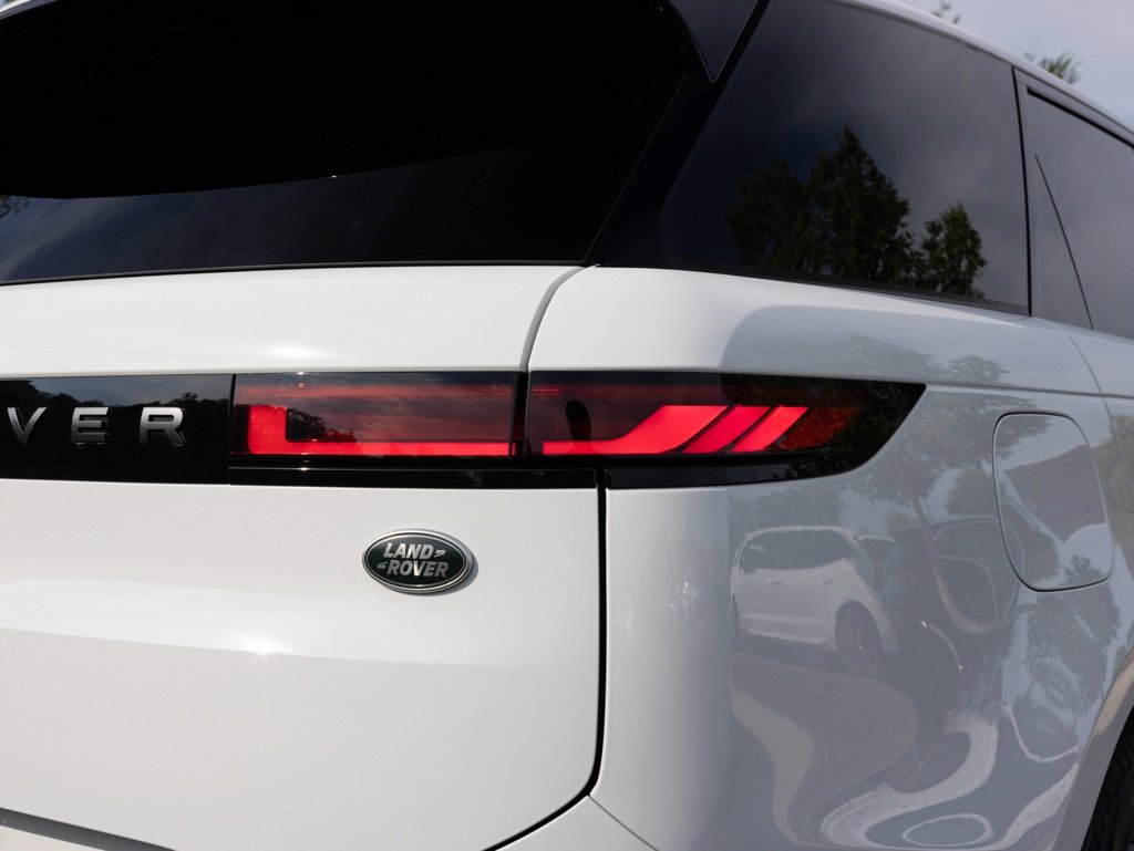 Used 2023 Land Rover Range Rover Sport SE Dynamic image 40