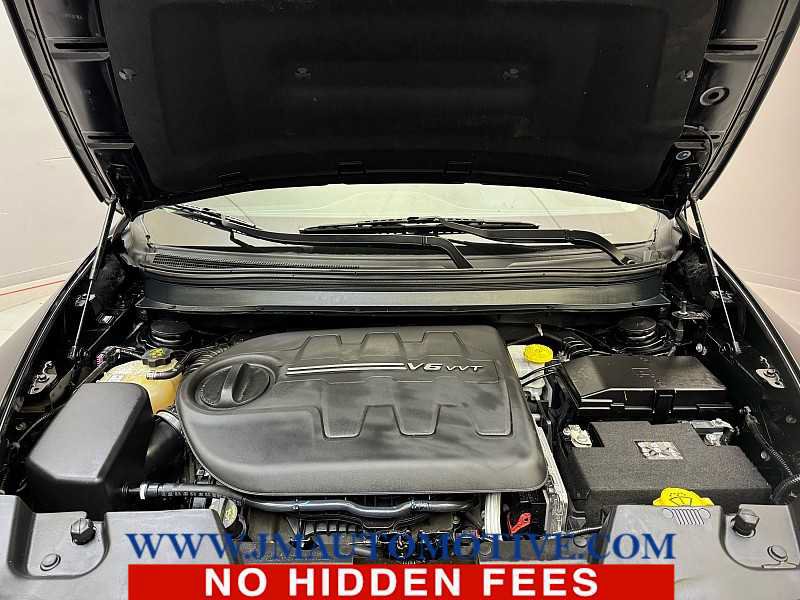 Used 2018 Jeep Cherokee Latitude Plus AWD/4WD image 10