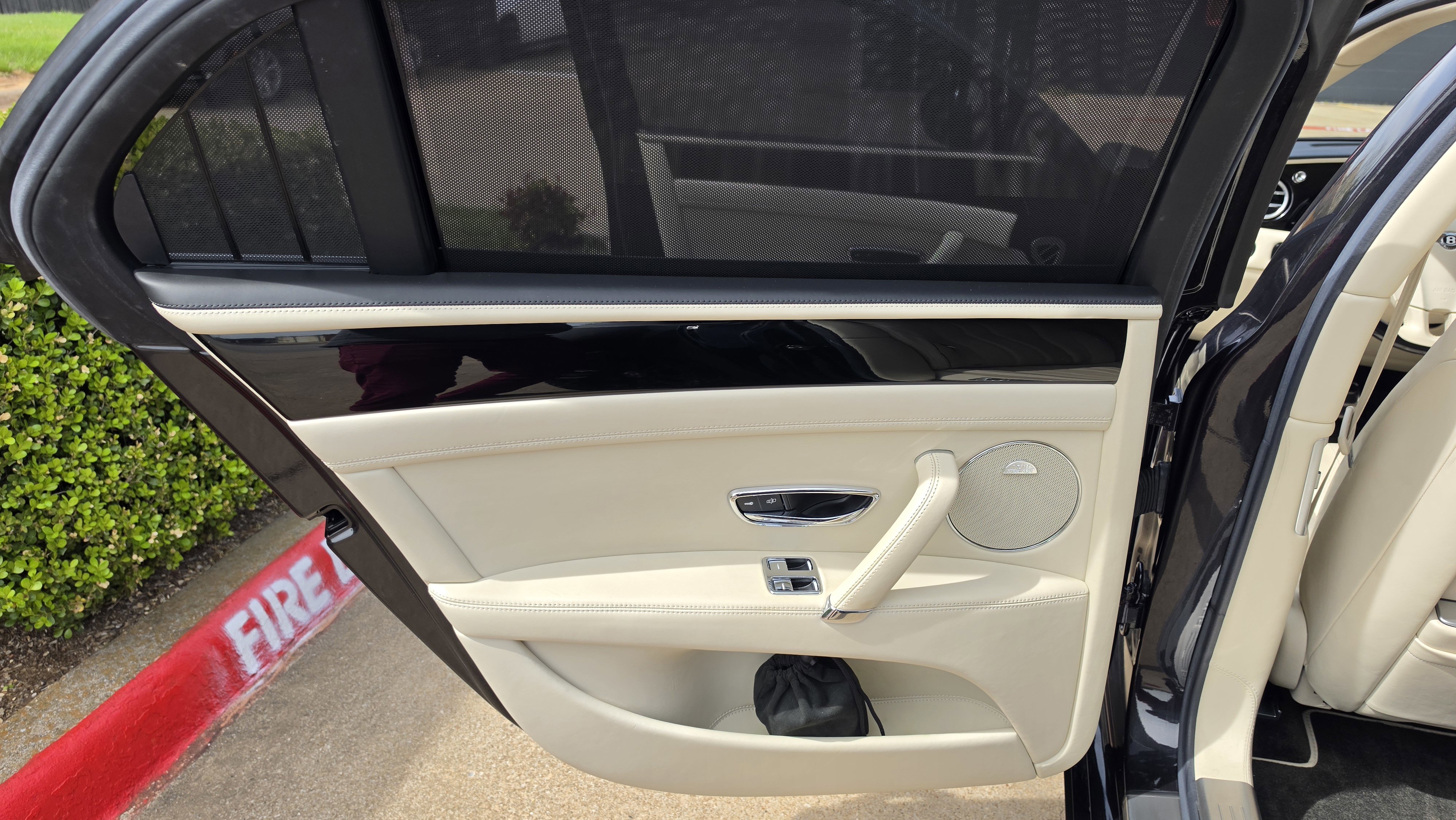 Used 2015 Bentley Flying Spur V8 image 24