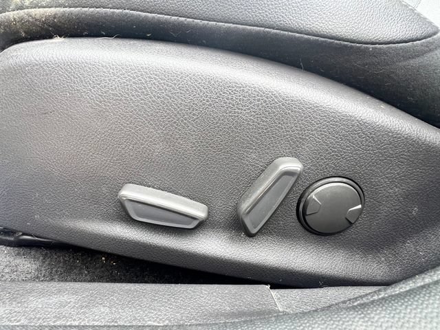 Used 2016 Ford Focus Titanium w/ Titanium Technology Package FWD image 29