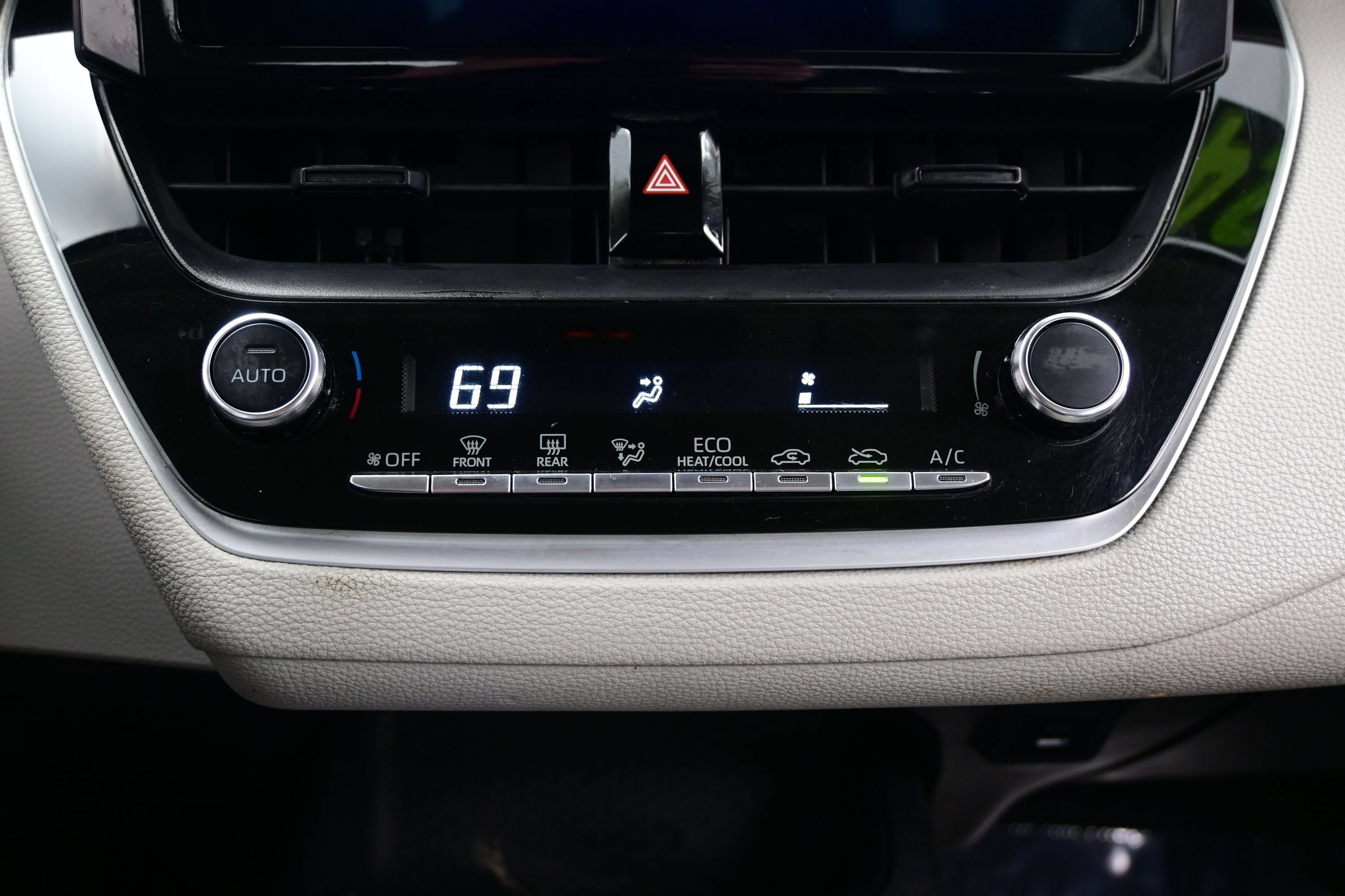 Used 2024 Toyota Corolla LE FWD image 17