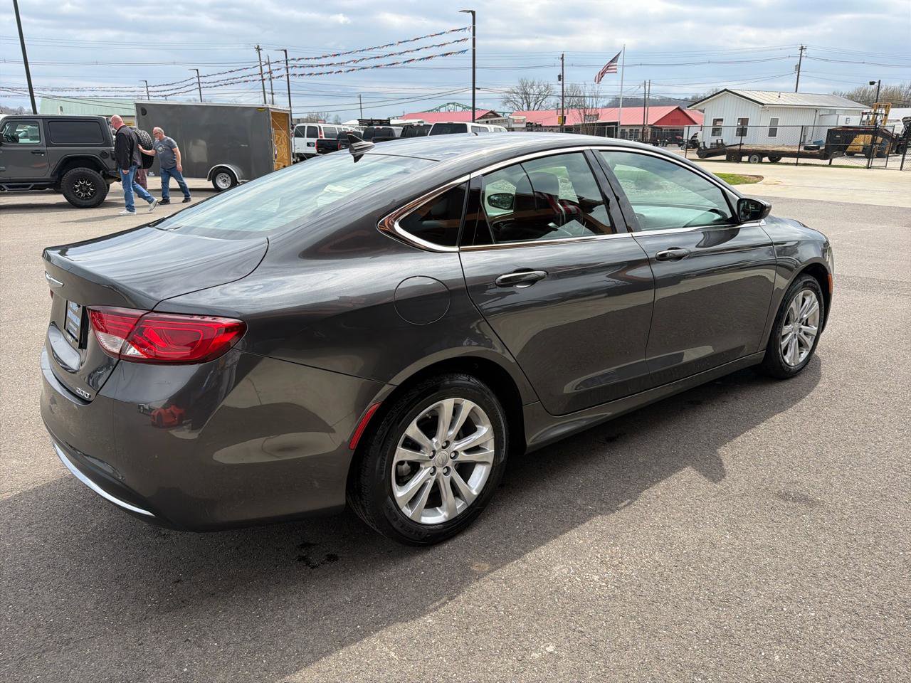 Used 2017 Chrysler 200 Limited Platinum image 4