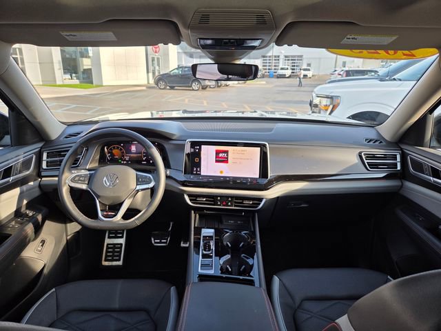 Used 2025 Volkswagen Atlas Peak Edition SE AWD/4WD image 20