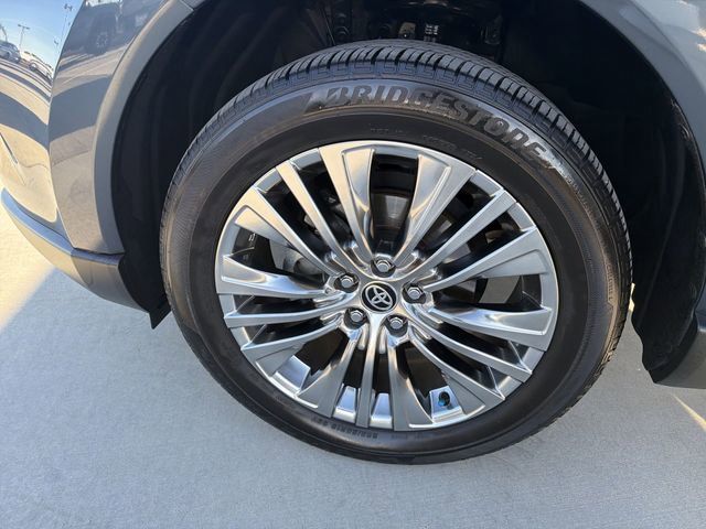 Certified 2024 Toyota Venza XLE image 32