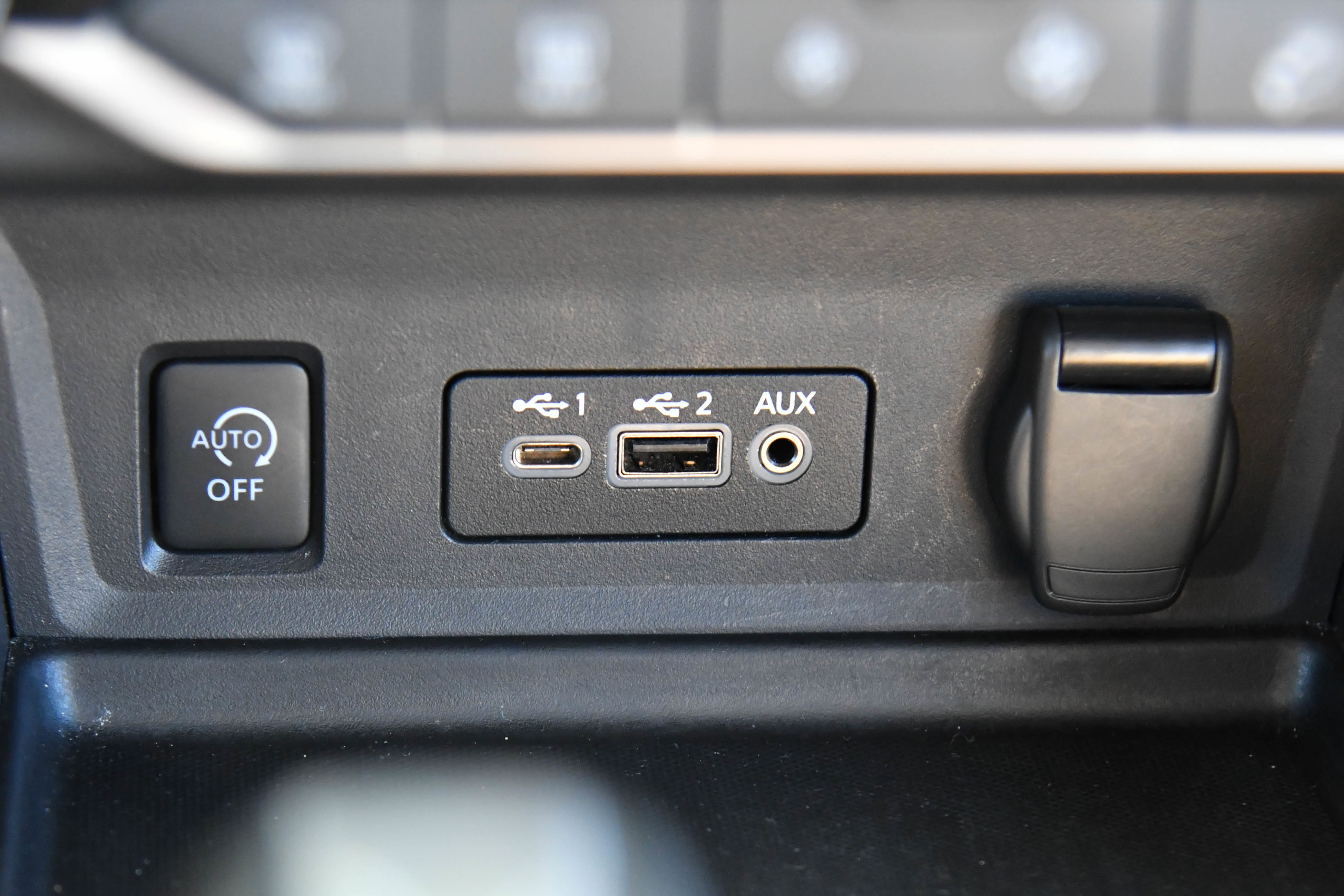 Used 2025 Nissan Sentra SV w/ SV Premium Package FWD image 28