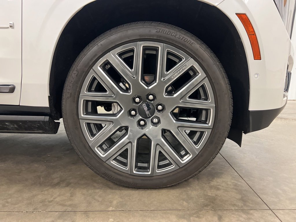 Used 2025 GMC Yukon XL Denali Ultimate image 5