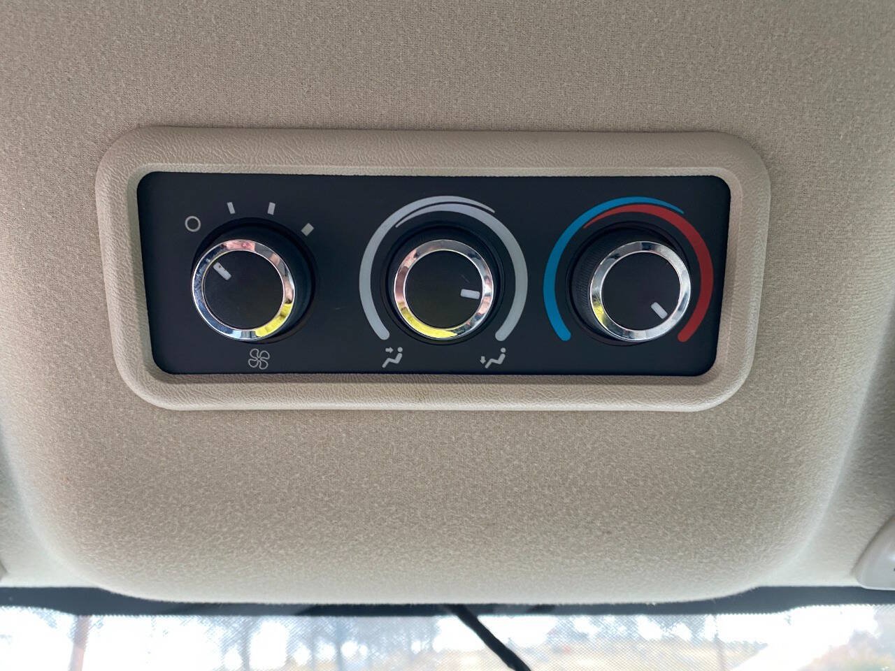 Used 2018 Chevrolet Express 3500 LS RWD image 17
