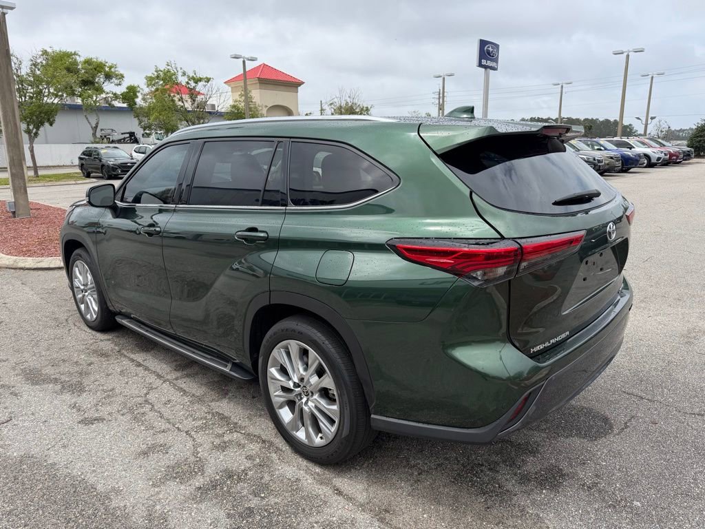 Used 2023 Toyota Highlander Limited FWD image 9