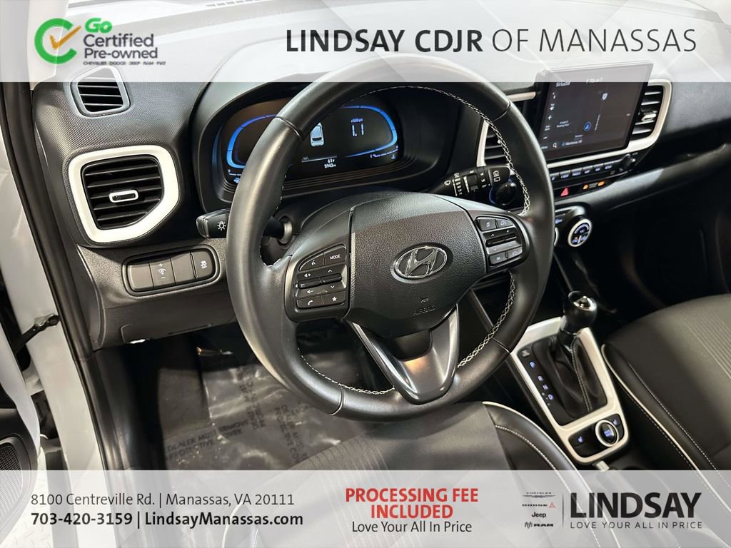 Used 2023 Hyundai Venue Limited image 19