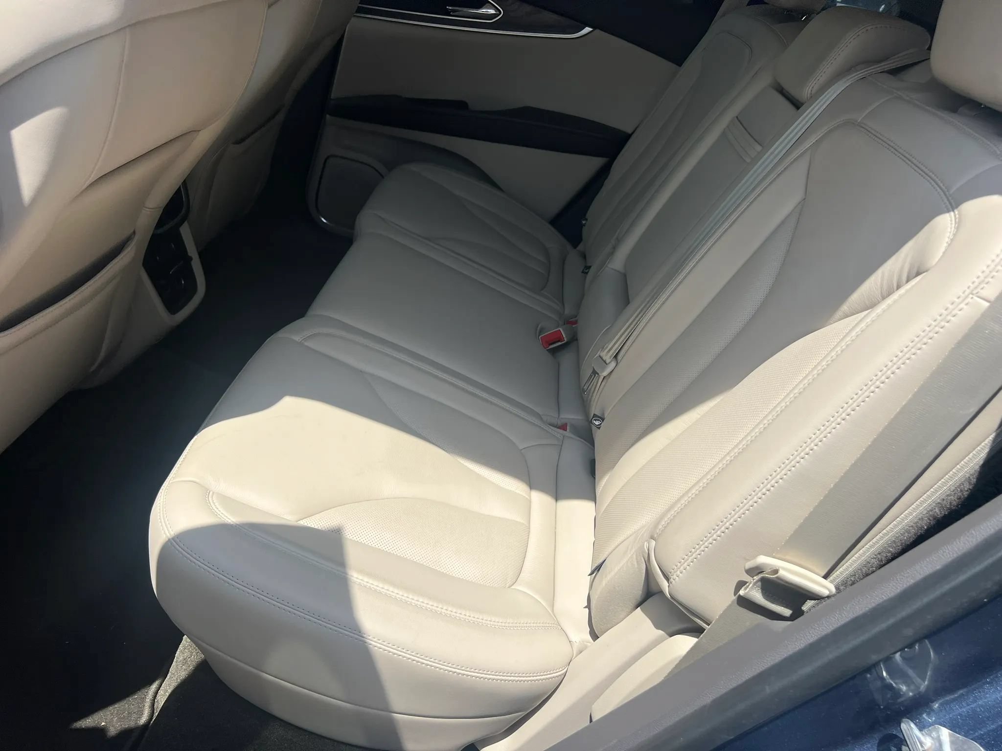 Used 2018 Lincoln MKX Select w/ Select Plus Package AWD/4WD image 33