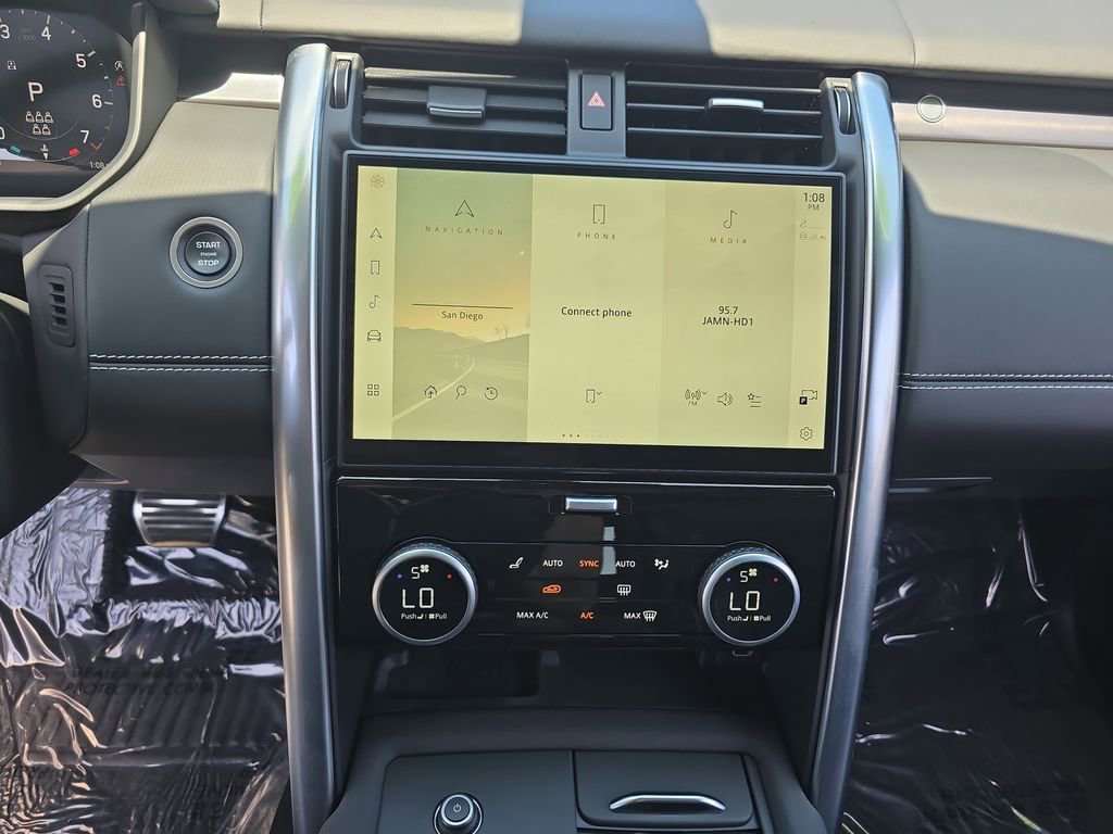 Certified 2024 Land Rover Discovery Metropolitan Edition AWD/4WD image 22