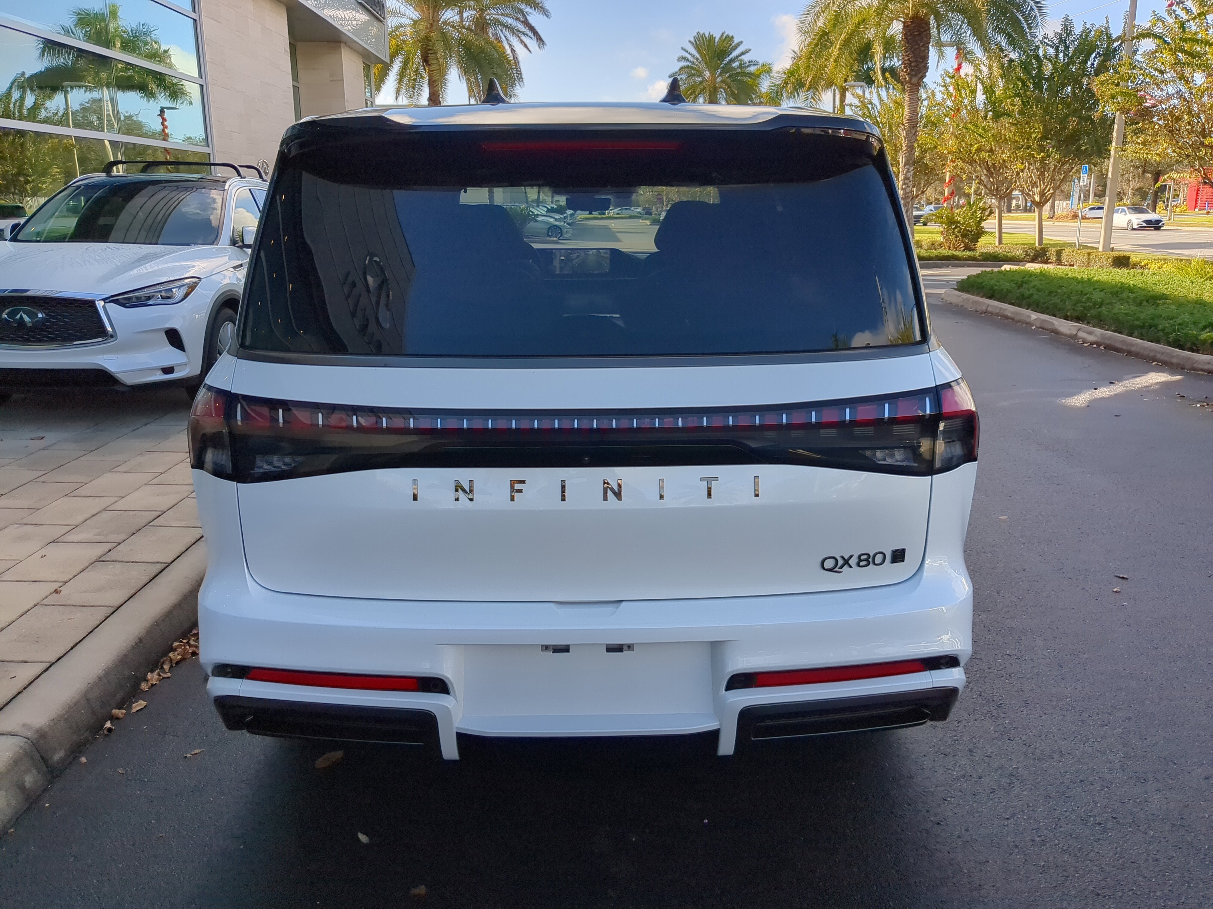 New 2026 INFINITI QX80 Autograph w/ Premium Cargo Package image 5