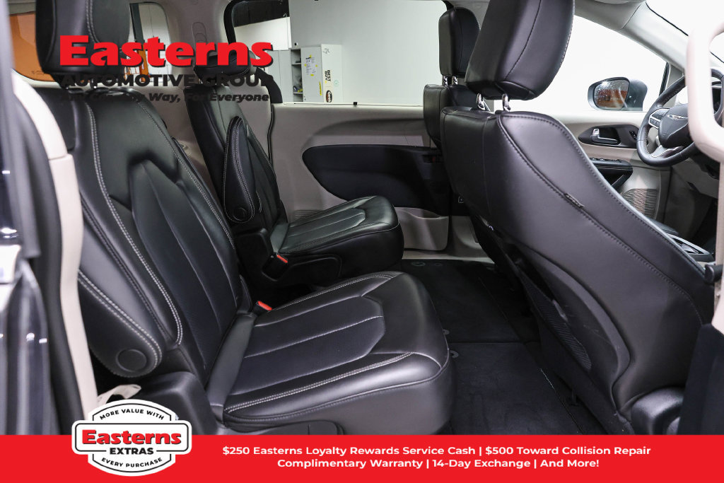 Used 2023 Chrysler Pacifica Touring-L FWD image 24